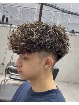 ササ シンサイバシ(33 SHINSAIBASHI) リアル外国人風ハイライトスペインカール大阪心斎橋