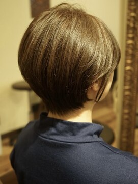 ヘアーグロウ 30代40代50代マッシュショート白髪染め丸みショート前髪あり横浜