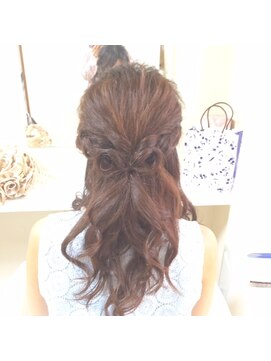 パシャ(Pasha) 編み込み×リボンのガーリーハーフアップ