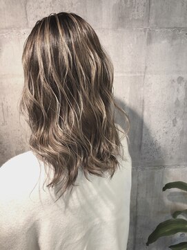 ホワイト 伊勢崎(WHITE) 大好評☆外国人風バレイヤージュ☆ミルキーグレージュ☆