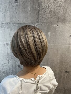 アンダーバーホワイト 南海難波店(_WHITE) 【_white+】