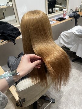 ゼストカロン(ZEST Kalon) 1年前ブリーチ、暗染め、ロングリタッチを綺麗な金髪へ！