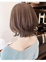 小顔イメチェン、ブルーグレージュカラーくびれレイヤーボブ