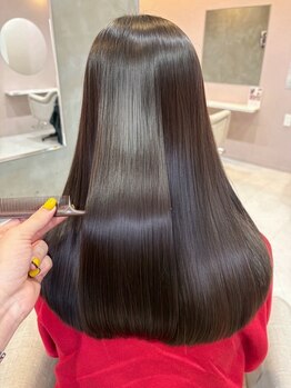 真っ直ぐすぎない“地毛風ストレート”が人気の縮毛矯正サロン【大曽根/髪質改善/縮毛矯正】