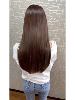 ヘアーアンドメイク グロッシー(HAIR&MAKE GLOSSY)の写真/“白髪染め感”を作らないシークレットカラー