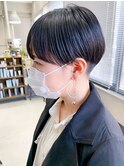 刈り上げマッシュショート、刈り上げ女子、黒髪、ワイドバング