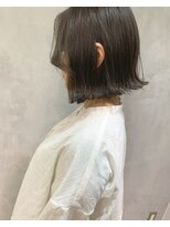 キチ(kichi.)&nbsp;[kichi.] 切りっぱなしボブ×オリーブグレージュ