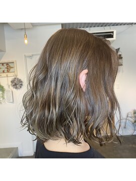 エワル(e'walu) 柔らかパーマの外ハネボブ♪