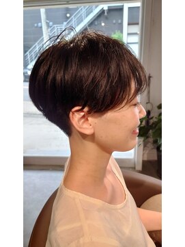 トナリ(tonari) 大人女子におすすめの刈り上げハンサムショート