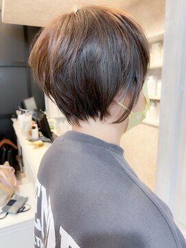 キャアリー(Caary) 福山Caary30代40代小顔補正立体カットショートヘア.ショートボブ