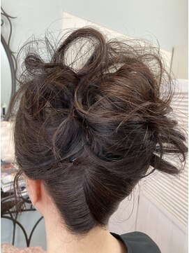 遊イング(遊ing) 夜会巻き