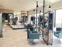 フェイス デコ(FACE DECO)の雰囲気（広々とした落ち着く店内。駅チカで好アクセス◎）