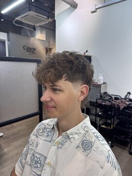 クロムトウキョウ ザ バーバー 新宿本店(CHROM TOKYO the Barber) フェザースペインカール