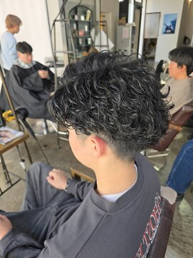 アノ(Ano.) 大分中央町メンズパーマカット短髪フェザースパイラル