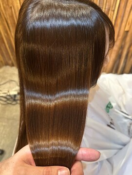 リゴッツ ドゥア プトゥリ(Regottz dua putri) ~ハリコシ艶感~髪質改善 黒髪