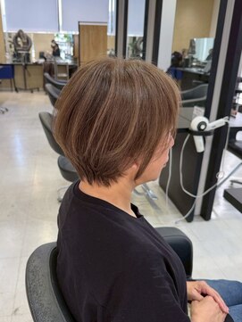 ハウオリ 金沢駅西店(Hau'oli) 白髪ぼかし/白髪ぼかしハイライト/脱白髪染め/白髪染め/透明感