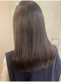 暗髪カラーでも重たく見えすぎない！グレージュカラー