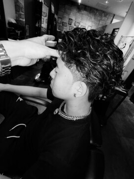 フランクスバーバーリベラルド 横浜(FRANK'S BARBER LIBERALD) メンズメンズカットブリーチR