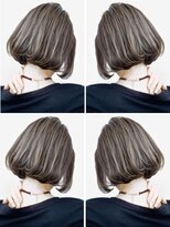 トルネード(TORNADO)&nbsp;外国人風ボブ ハイライトグラデーション グレージュ　外ハネ