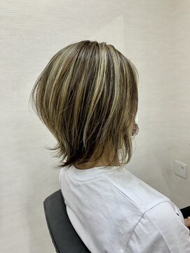 トゥエンティ(twenty) 脱白髪染め　ウルフボブ×ハイライト【twenty】