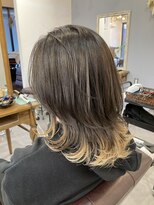 レイリー(LAiLy)&nbsp;お洒落　裾カラーミディアムウルフ