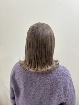 ラビス クローバー(Lovis clover) イメチェンヘアスタイル　ハッシュカット　フルバング