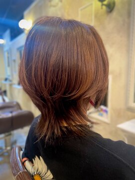 アトリエ エス atelier es HAIRDESIGN ネオウルフ/ウルフカット/外ハネ/レイヤーカット/くびれカット