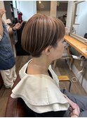 マッシュヘアにピンクベージュアンブレラカラー