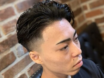 ミリオンバックス 神田店(Million Bucks)の写真/平日20時半まで◎仕事帰り、スマートに整う。メンズ専門の技術と半個室空間でリフレッシュ。<理容室>[神田]