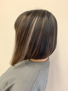 ビューティーサロン タカツカ(TAKATSUKA) ショートヘアでハイライト