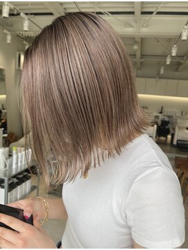 グリーン(green) ブリーチとハイライトで作るミルクティーカラー bymisaki