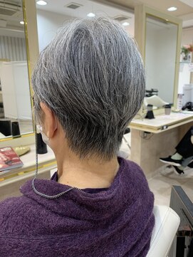 アッシュ 仙川店(Ash) グレイヘアでストレスフリーに
