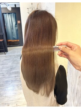 インス(ensue) ロングレイヤー小顔ショコラアッシュヘルシースタイル美髪ロング