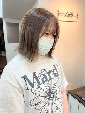 ナジック(749) 透明感アッシュベージュ×切りっぱなしボブ