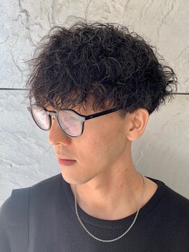 ジーニー 新百合ヶ丘(Genie) フェザーパーマサーフカール刈り上げセンターパート