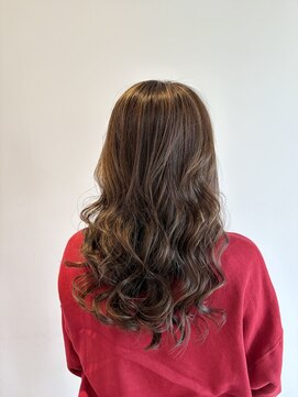 ペスカケイクリエイティブ(PESCA K-CREATIVE) グレージュハイライト×ゆる巻きロング