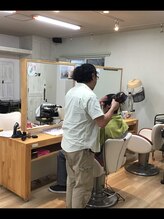 アン ジェ 山根 智弘