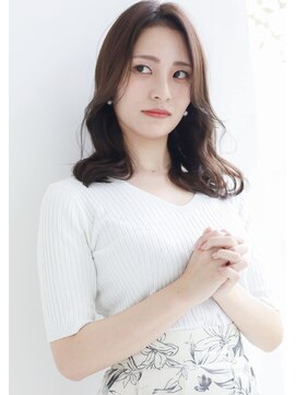 グランマッシュ(Granmash) 透明感ベージュ・大人上品・フェイスレイヤー