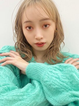 ホフ 大阪心斎橋店(F.O.F) ベージュインナーカラーショートボブレイヤーミディアム前髪