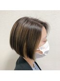 ショートボブ×ベージュインナー