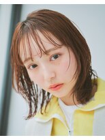 顔まわりカット×ニュアンスパーマ風スタイル