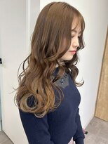 ミュラ(mulah)&nbsp;明るめシアーベージュヘルシーカラー＊ゆる巻きロングヘア