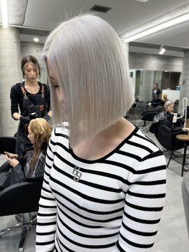 ウェーリング(Welring) ホワイトカラー　デザインカラー　フェイスフレーミング