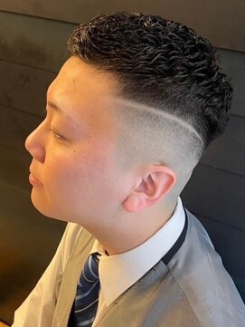 ディスイズバーバーフォース(THIS IS BARBER 4th) メンズパーマ スキンフェード クロップ バリアート アイパー