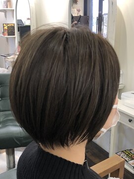 アークス(Ark'ss) ショートボブ×カーキ