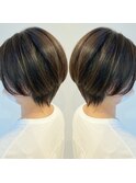 ステップボーンカットカットボブショートハイライト白髪ぼかし