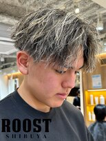 ルースト 渋谷店(ROOST)&nbsp;センターパート×金メッシュ(ブリーチ1回)×ツイストスパイラル
