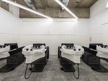 ブラウン(Brown)の雰囲気（リラックスできる半個室のシャンプーブース《Aujua認定サロン》）
