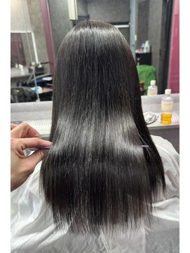 スライバイリアオオサカ(Sly By Ria OSAKA) 髪質改善/縮毛矯正/酸性ストレート【梅田】【大阪】