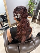 ビーズ(B’s)&nbsp;星アクセが映える華やかハーフアップ